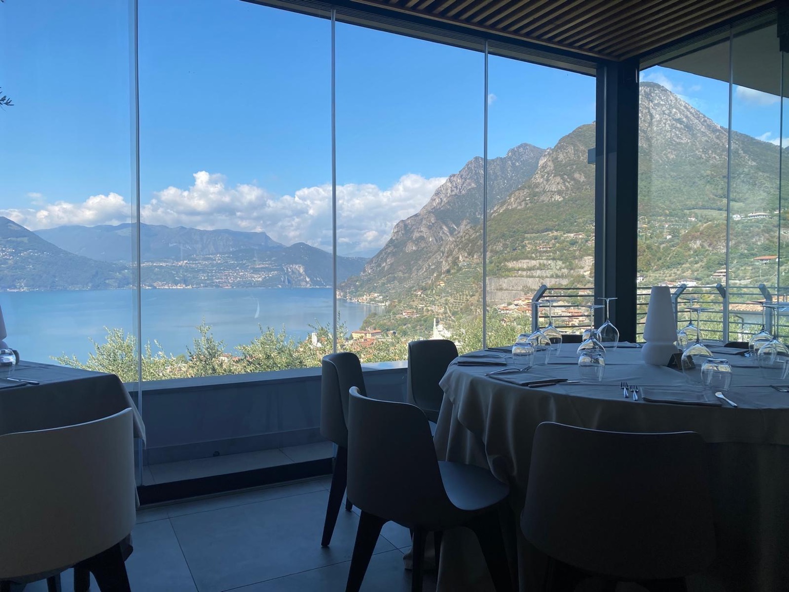 Realizzazione di Davide: vetrate panoramiche di un ristorante affacciato sul lago